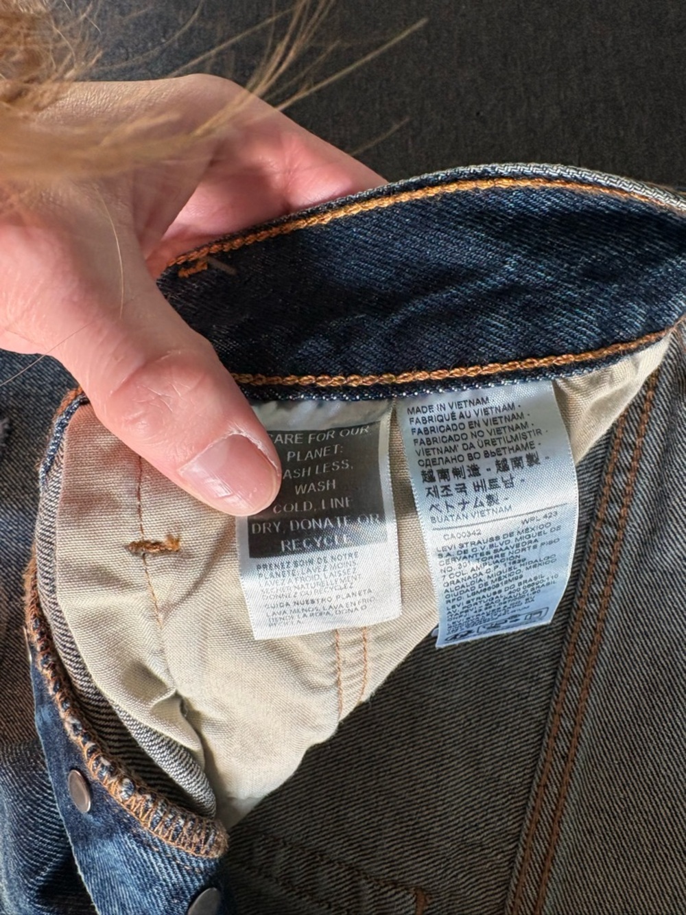 Levi's Premium 501 High-Waisted Cutoff Denim Shorts New Look Dark Wash Capital E - Picture 4 of 9